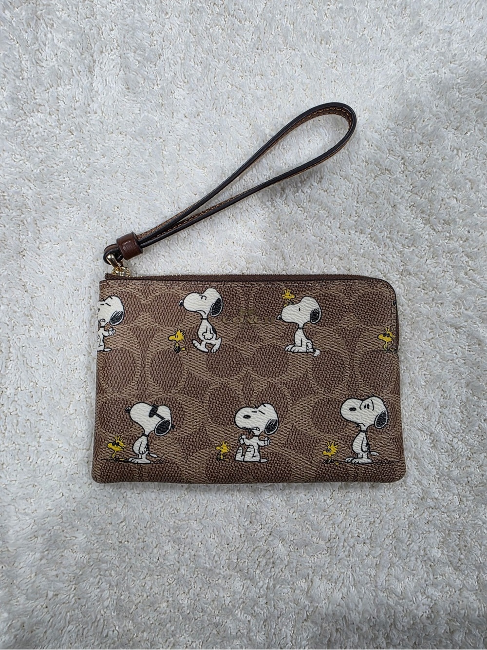 💛🤍Coach x Peanuts limited edition corner zip wristlet
